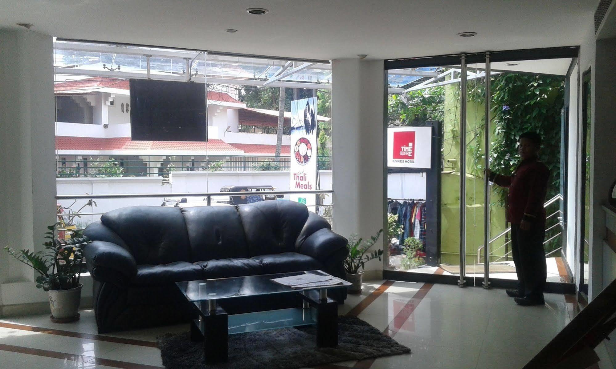 Treebo Trend Time Square Marine Drive Hotell Kochi Eksteriør bilde