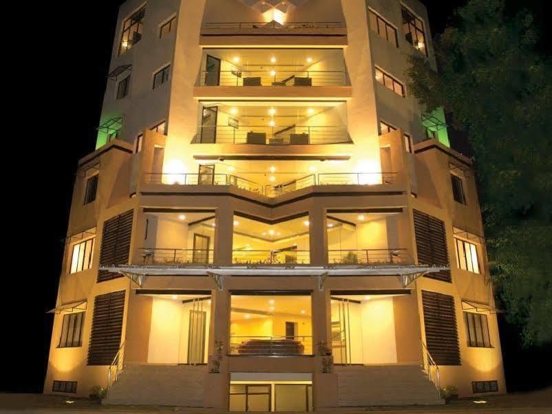 Treebo Trend Time Square Marine Drive Hotell Kochi Eksteriør bilde